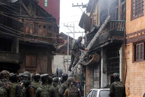 Srinagar Police issues advisory to people living around Fateh Kadal encounter site